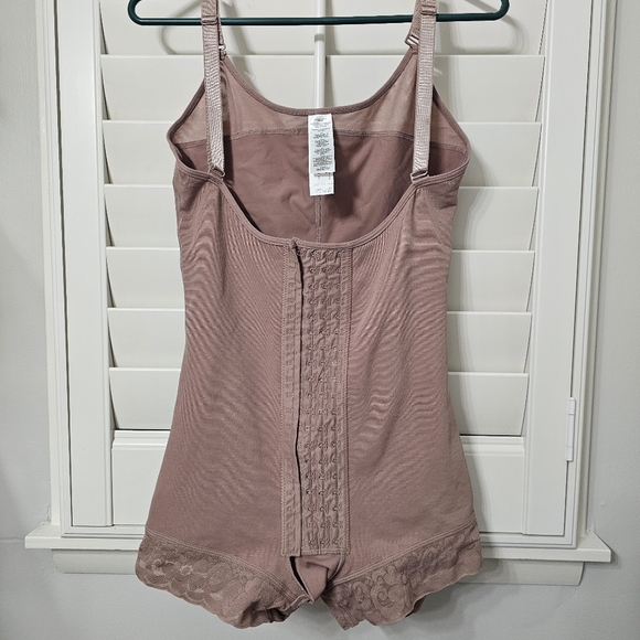 Shape Concept compression shape wear garment - Picture 3 of 5